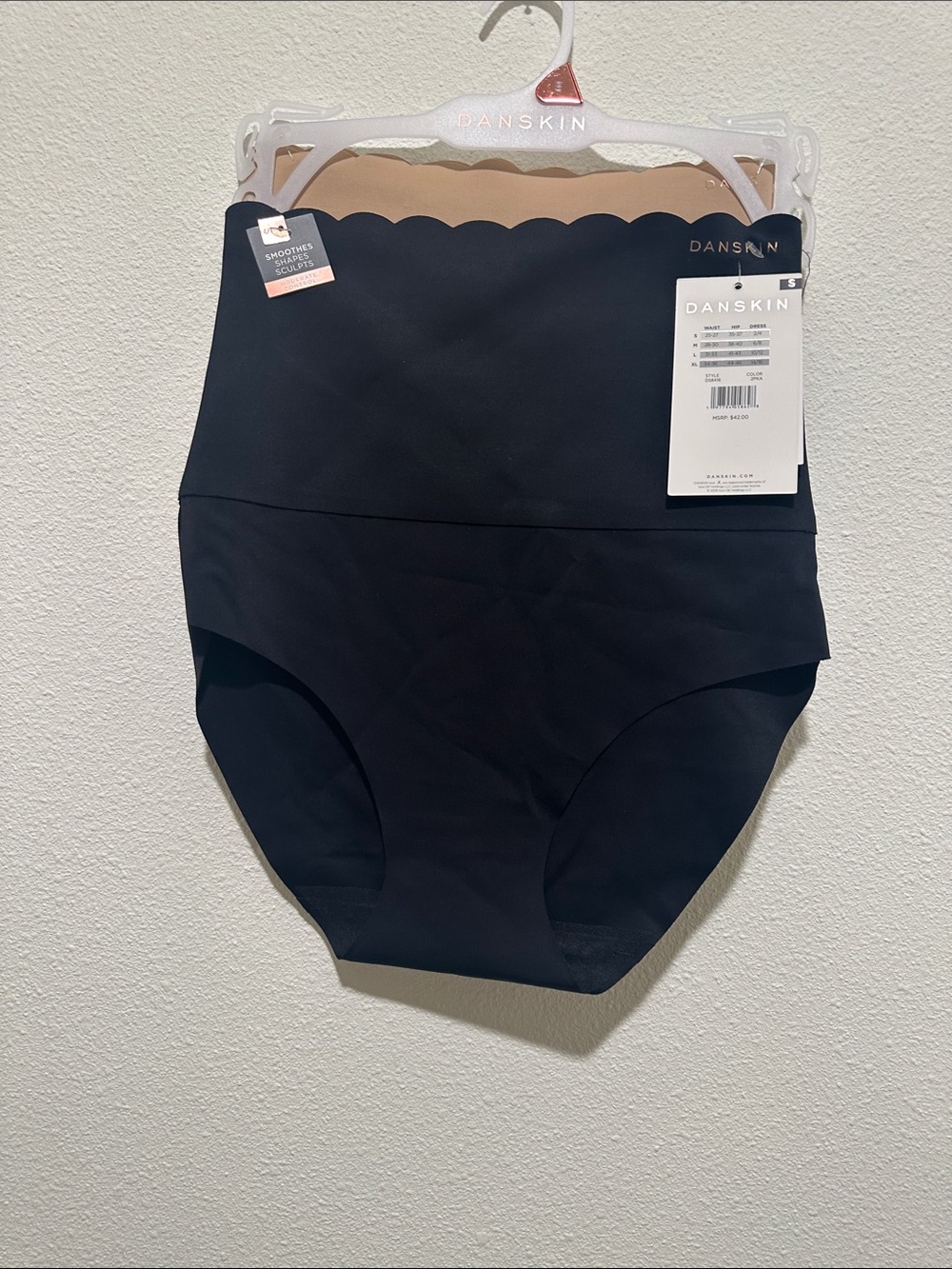 Danskin Black High-Waist Scalloped Waist Shorts